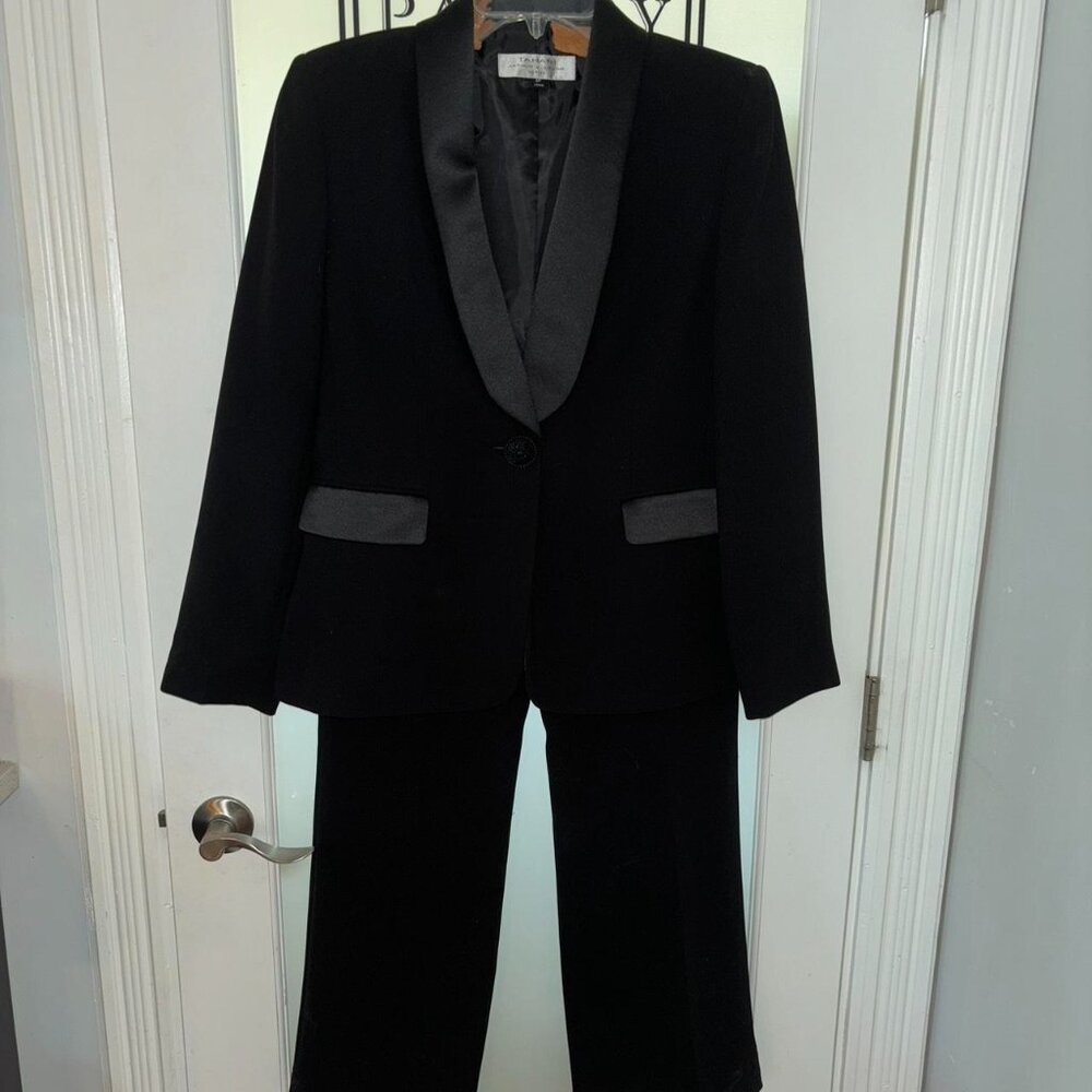 Tahari - Arthur S.Levine matching suit set